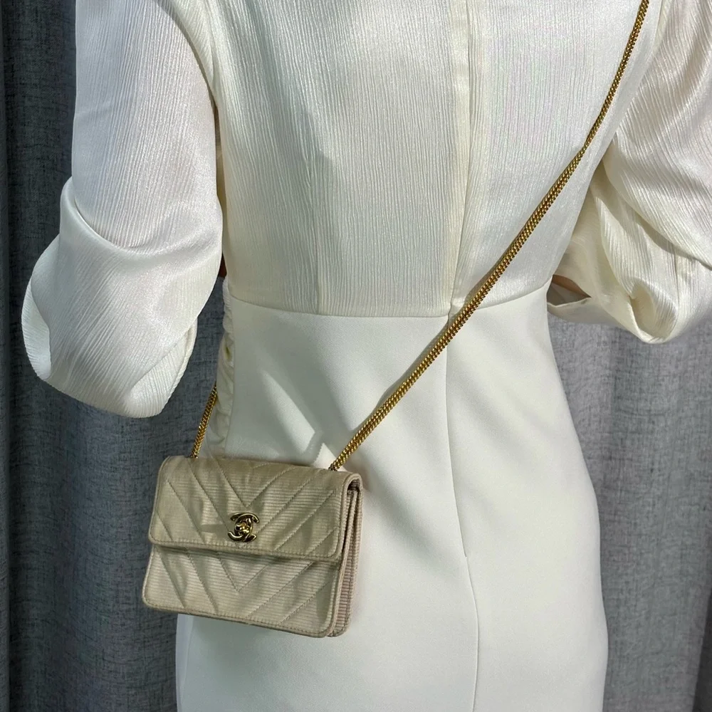 CHANEL Ivory Chevron Leather Mini Flap Bag GHW - Picture 15 of 17